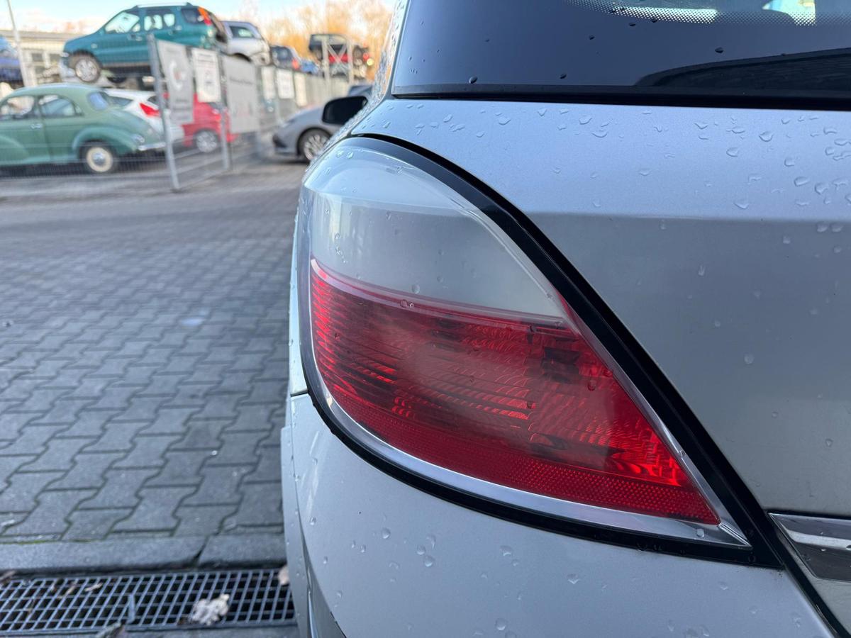 Opel Astra H original Rücklicht Rückleuchte links Fließheck Vorfacelift BJ04